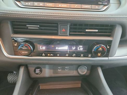 Used 2025 Nissan Rogue SV w/ SV Premium Package FWD image 29