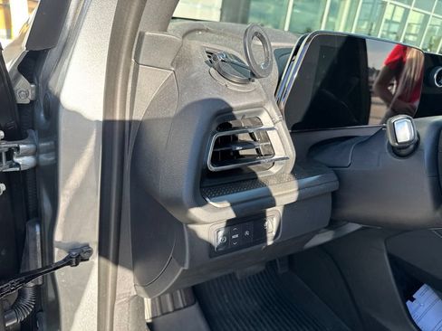 Used 2025 Chevrolet Traverse LT w/ Sun and Wheel Package FWD image 14