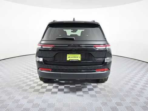 Used 2023 Jeep Grand Cherokee Limited w/ Black Appearance Package image 5