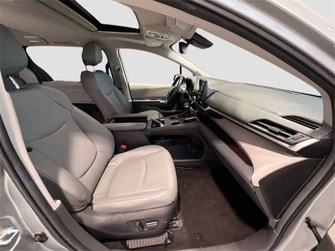 Certified 2024 Toyota Sienna XLE image 22