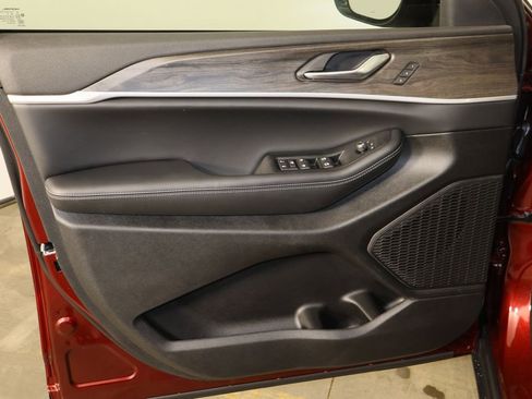 New 2025 Jeep Grand Cherokee Limited image 20