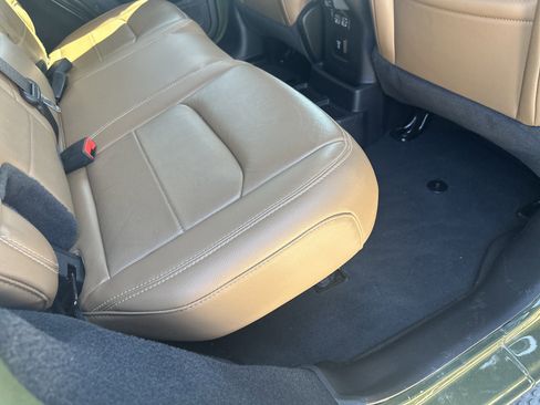 Used 2022 Jeep Wrangler Unlimited Sahara w/ Cold Weather Group AWD/4WD image 30