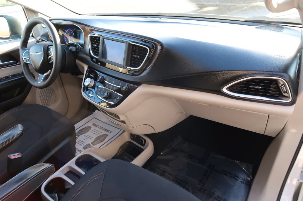 Used 2018 Chrysler Pacifica Touring w/ Security Group FWD image 11