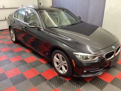 Used 2018 BMW 330i xDrive Sedan w/ Convenience Package AWD/4WD image 2