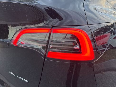 Used 2021 Tesla Model Y Long Range AWD/4WD image 29
