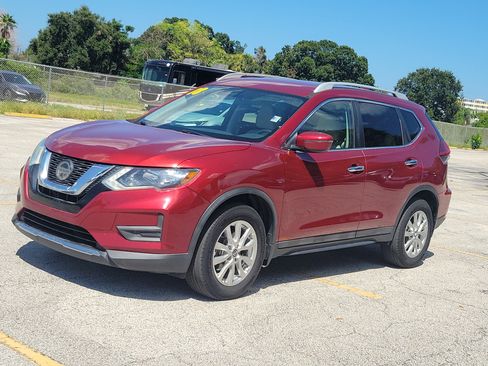 Used 2018 Nissan Rogue SV FWD image 2