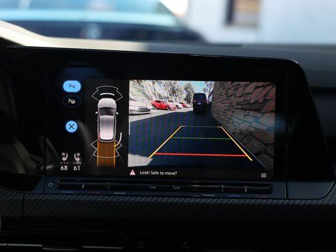 Used 2023 Volkswagen Golf R 2.0T image 37