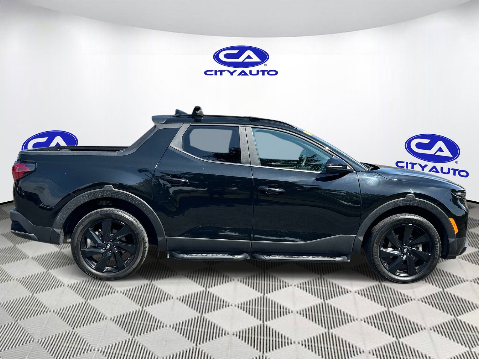 Used 2023 Hyundai Santa Cruz Night AWD/4WD image 2