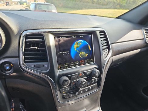 Used 2018 Jeep Grand Cherokee Altitude image 17