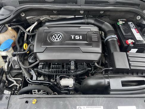 Used 2014 Volkswagen Jetta GLI FWD image 17