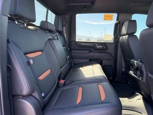 Used 2025 GMC Sierra 2500 AT4 AWD/4WD image 12