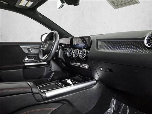 Used 2024 Mercedes-Benz GLA 250 4MATIC image 24