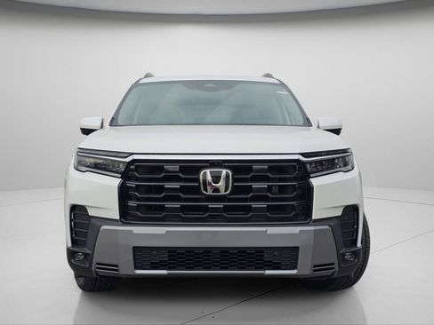 New 2026 Honda Pilot Touring image 2