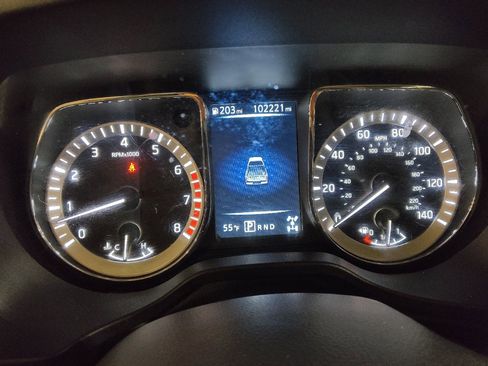 Used 2017 Nissan Titan SV image 23