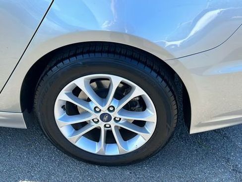 Used 2020 Ford Fusion SE image 6