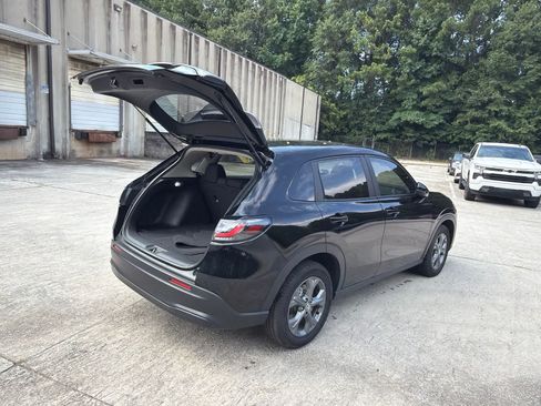 Certified 2026 Honda HR-V LX image 10