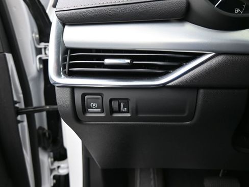 Used 2022 Cadillac XT4 Premium Luxury w/ Enhanced Visibility Package image 38