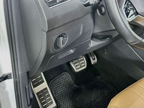 Used 2022 Volkswagen Tiguan SE R-Line FWD image 17