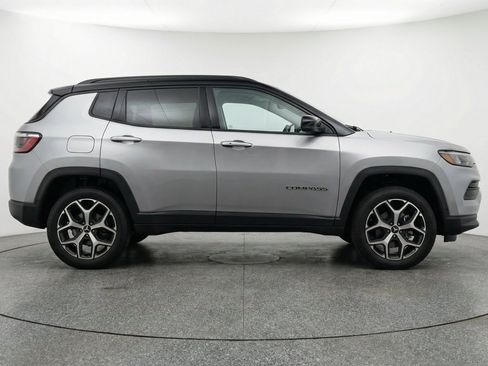 Used 2025 Jeep Compass Limited AWD/4WD image 11
