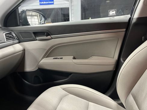 Used 2017 Hyundai Elantra SE FWD image 15