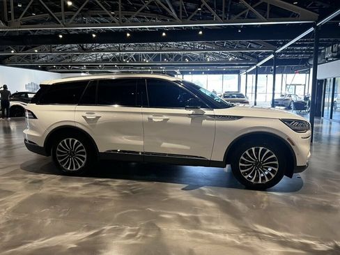 Used 2023 Lincoln Aviator Reserve w/ Equipment Group 201A AWD/4WD image 4