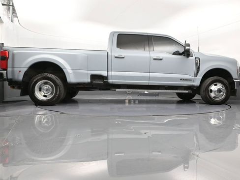 Used 2024 Ford F350 Lariat w/ Chrome Package image 38