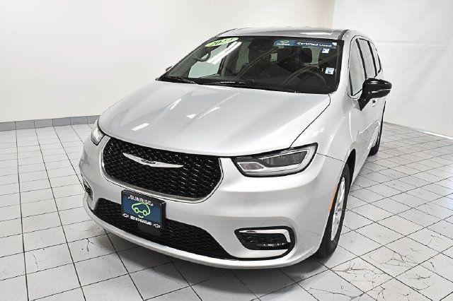 Used 2024 Chrysler Pacifica Touring-L FWD image 1