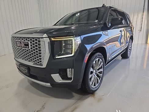 Used 2021 GMC Yukon Denali w/ Denali Premium Package image 3