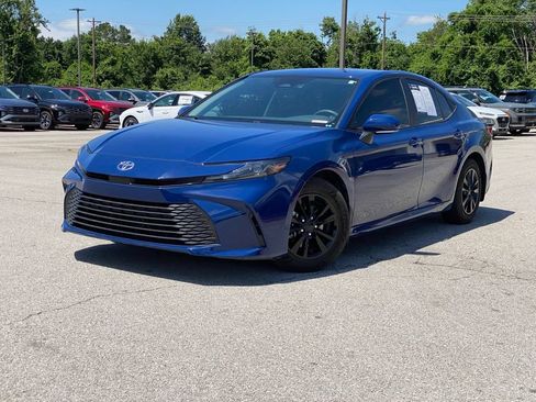 Used 2025 Toyota Camry LE w/ Convenience Package FWD image 3