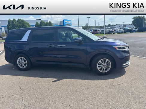 Used 2024 Kia Carnival LX FWD image 4