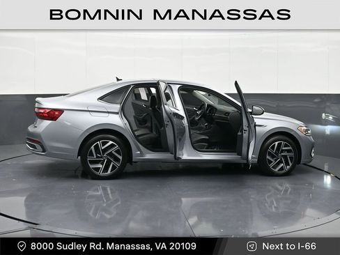 Used 2023 Volkswagen Jetta SEL image 34