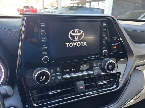 Used 2022 Toyota Highlander LE image 15
