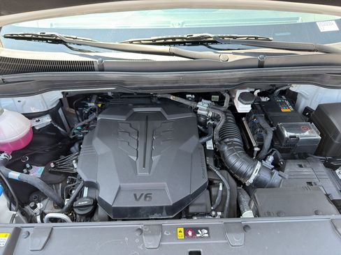 Used 2023 Kia Carnival LX FWD image 11