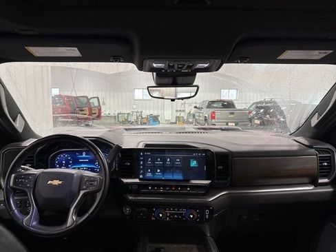 Used 2025 Chevrolet Silverado 3500 High Country w/ High Country Premium Package image 4