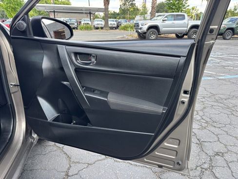 Used 2017 Toyota Corolla LE FWD image 14