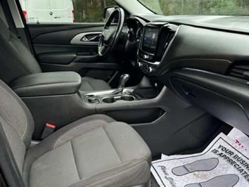 Used 2020 Chevrolet Traverse LT image 19