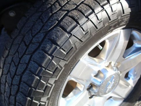 Used 2020 Chevrolet Silverado 2500 LTZ w/ LTZ Texas Edition image 15