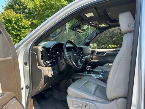 Used 2022 Chevrolet Silverado 1500 LTZ w/ LTZ Premium Package AWD/4WD image 47