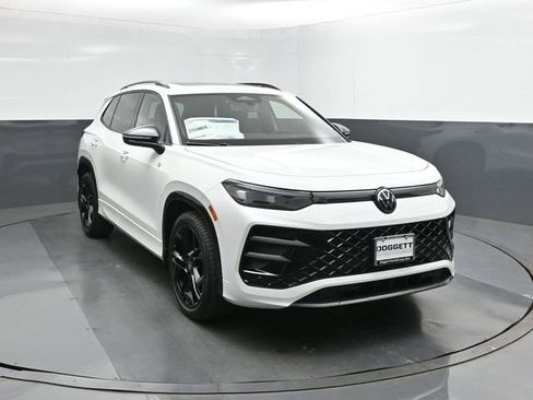 New 2026 Volkswagen Tiguan SE R-Line image 22