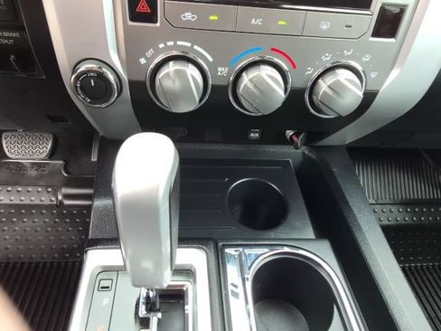 Used 2018 Toyota Tundra SR5 w/ SR5 Upgrade Package AWD/4WD image 31