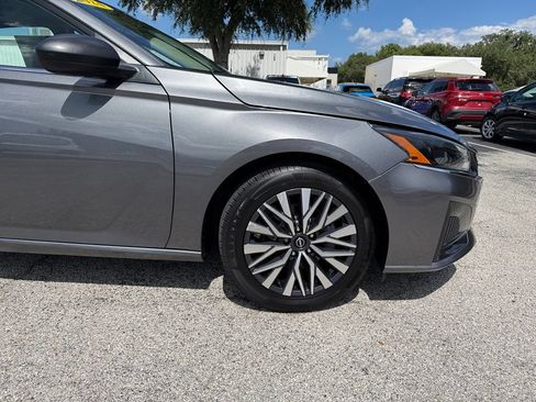 Used 2024 Nissan Altima 2.5 SV FWD image 13