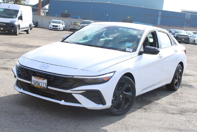 Used 2026 Hyundai Elantra Sport w/ Cargo Package FWD image 7