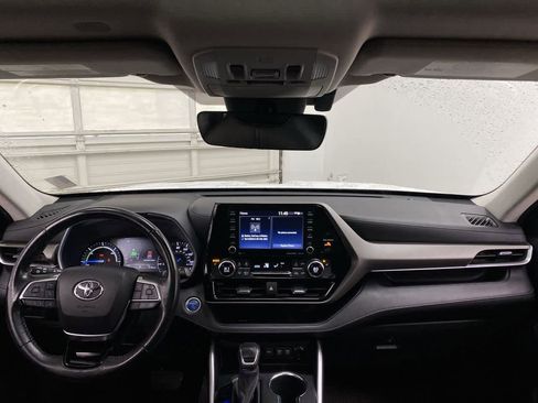 Used 2021 Toyota Highlander XLE image 12