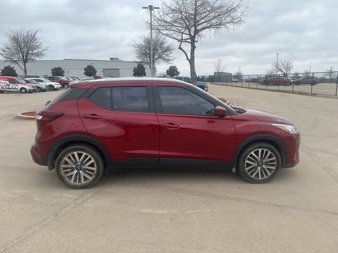 Certified 2022 Nissan Kicks SV image 5