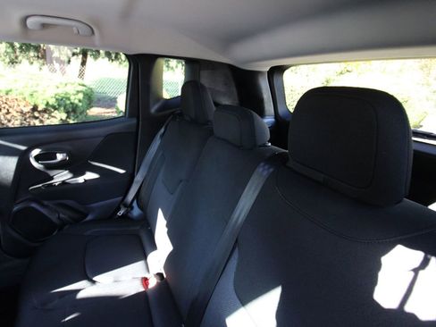 Used 2021 Jeep Renegade Sport image 27