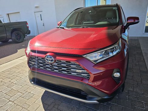 Used 2019 Toyota RAV4 Limited image 9