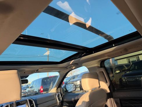 Used 2018 Ford Expedition Platinum RWD image 16