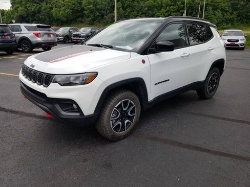 Certified 2024 Jeep Compass Trailhawk w/ Trailhawk Convenience Group AWD/4WD image 2