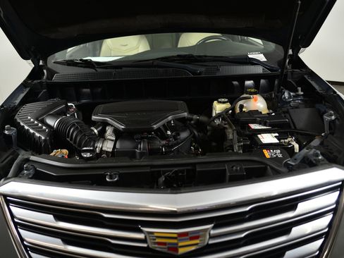 Used 2018 Cadillac XT5 Luxury w/ Driver Awareness Package image 17