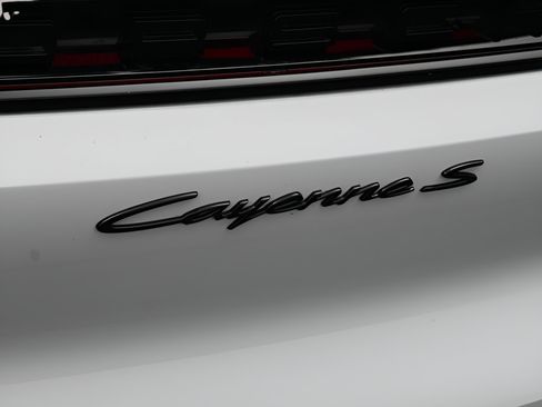 Certified 2025 Porsche Cayenne S AWD/4WD image 9